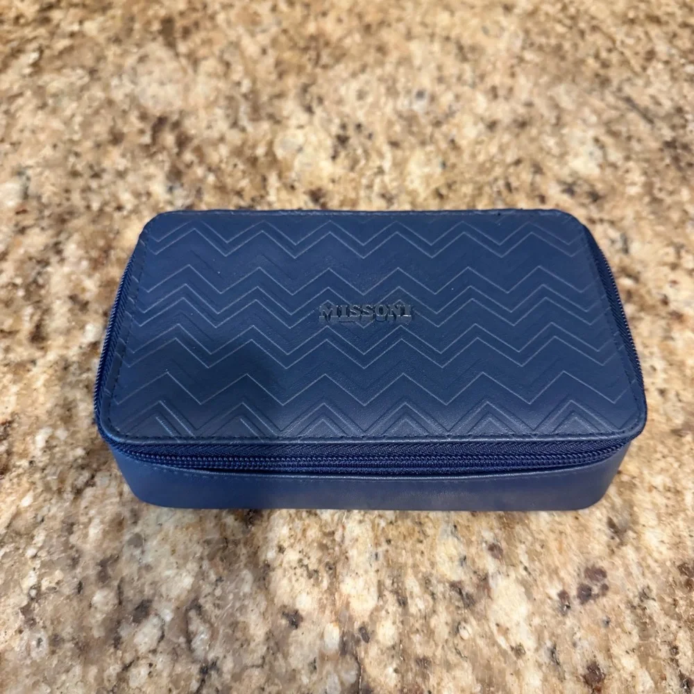 Missoni For Delta Navy Blue Chevron Rectangle Jewelry Toiletries Case Bag Travel